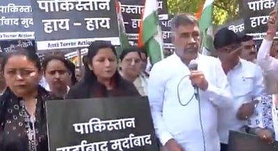 தில்லியில் பாகிஸ்தான் தூதரகத்திற்கு வெளியே போராட்டம்!