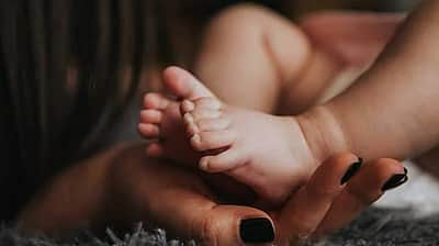 21ஆவது மாடியிலிருந்து 7 மாத குழந்தை தவறி விழுந்து பலி!