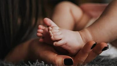 21ஆவது மாடியிலிருந்து 7 மாத குழந்தை தவறி விழுந்து பலி!