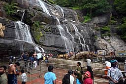 பழைய குற்றாலத்தில் ரூ. 20 கட்டண வசூலை தொடரக் கோரி மனு