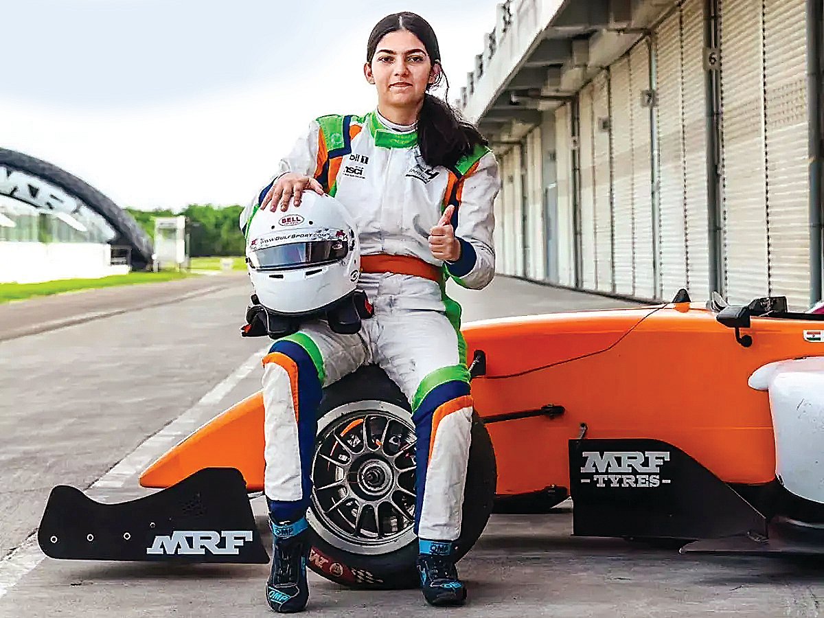 கார் பந்தயத்திலும், படிப்பிலும் சாதிப்பேன்...