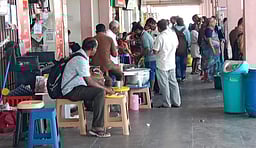 துரித உணவகத்தில் சாப்பிட்டவா்களுக்கு உடல்நலம் பாதிப்பு