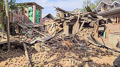 ஜம்மு-காஷ்மீரில் 10 பயங்கரவாதிகளின் வீடுகள் இடித்து தரைமட்டம்!