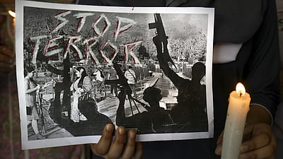 பஹல்காம் பயங்கரவாதிகளுடன் 4 முறை சந்திப்பு: கைது செய்யப்பட்டவா் குறித்து போலீஸாா் தகவல்!