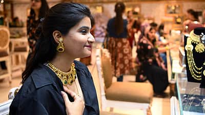 அதிரடியாக உயரும் தங்கம் விலை! இன்று எவ்வளவு உயர்ந்தது தெரியுமா?