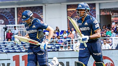 குஜராத் டைட்டன்ஸ் பேட்டிங்; அறிமுக வீரராக களமிறங்கும் ஆப்கன் ஆல்ரவுண்டர்!