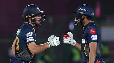 ஷுப்மன் கில், ஜோஸ் பட்லர் அரைசதம்: ராஜஸ்தான் ராயல்ஸுக்கு 210 ரன்கள் இலக்கு!