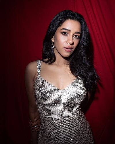 ஜிகினா... மிருணாளினி ரவி!