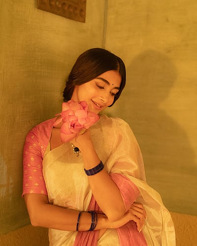 திருமகள் தேடி வந்தாள்... பூஜா ஹெக்டே!