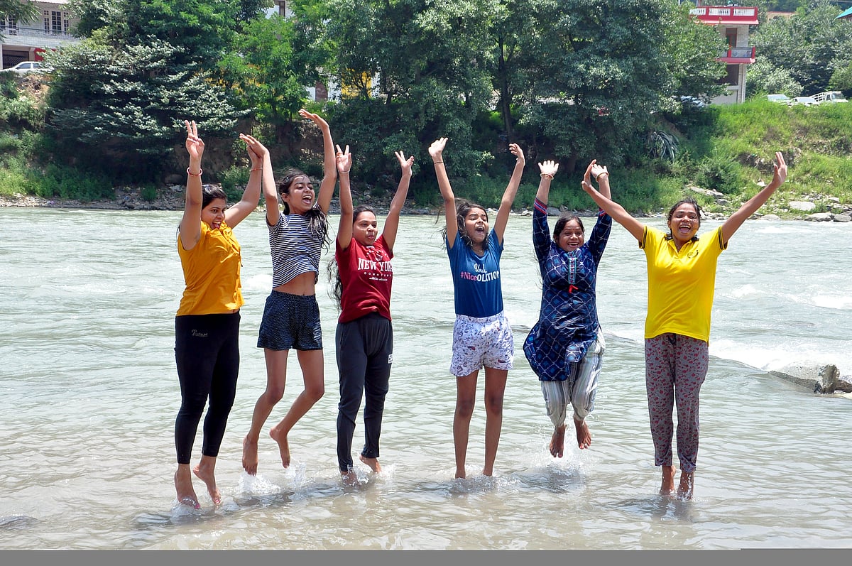 சுற்றுலாப் பயணிகளின் கனிவான கவனத்திற்கு...