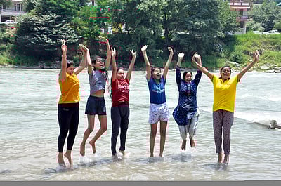 சுற்றுலாப்  பயணிகளின் கனிவான கவனத்திற்கு...