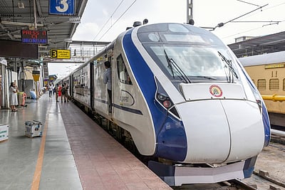 'தமிழ்நாட்டிற்கான வந்தே பாரத் ரயில் பெட்டிகள் பிற மாநிலங்களுக்கு தாரைவார்ப்பு!'