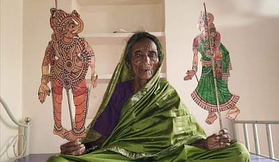 காலில் சாதாரண செருப்பு.. தள்ளாடியபடி வந்த பீமவ்வா! இவருக்காக நெறிமுறையை மீறிய முர்மு!