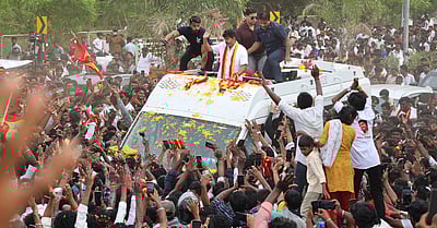 மதுரையில் விஜய்: தவெக மாநாட்டிற்கான ஏற்பாடுகள் தீவிரம்!