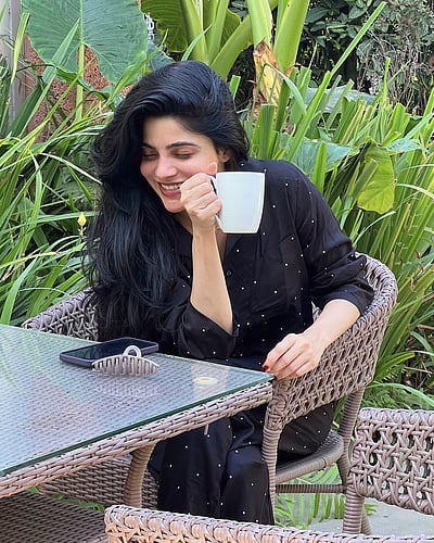 பிளாக் காபி... திவ்ய பாரதி!