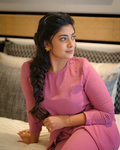 பிங்க் பியூட்டி... அம்மு அபிராமி!