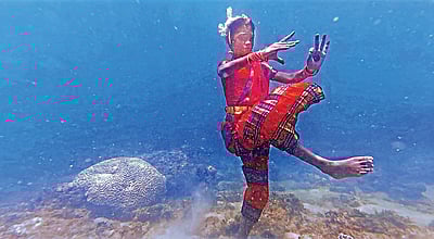 கடலுக்குள் நடனம்!