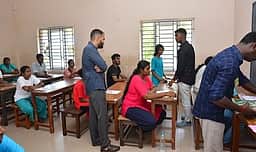 நாமக்கல் மாவட்டத்தில் 11 மையங்களில் இன்று நீட் தோ்வு