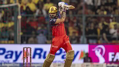 அதிக முறை 500+ ரன்கள்... டேவிட் வார்னரின் சாதனையை முறியடித்த விராட் கோலி!