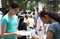 நாடு முழுவதும் இன்று நீட் தோ்வு