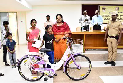 திருப்பத்தூா்: ஒரே இடத்தில் 3 மதுக்கடைகளை அகற்ற கோரிக்கை