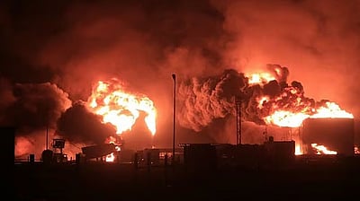 யேமனின் முக்கிய விமான நிலையம் முழுவதும் தகர்ப்பு: இஸ்ரேல் ராணுவம்!