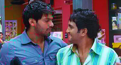 ஆர்யா சொன்னதால் வீட்டை இடித்து தரைமட்டமாக்கிய சந்தானம்!