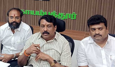 பல்கலைக்கழகங்களை திவாலாக்கும் தமிழக அரசு:  நயினாா் நாகேந்திரன்