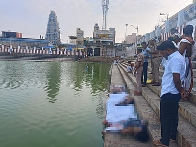 திருவள்ளூர் வீரராகவர் கோயில் குளத்தில் மூழ்கி பாடசாலை மாணவர்கள் மூவர் பலி!