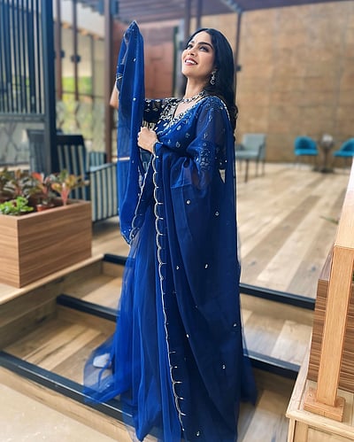 நீல தேவதை... ஸ்வாசிகா!