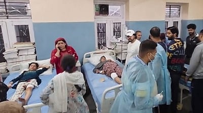 பாகிஸ்தான் தாக்குதலில் 15 பேர் பலி: 43 பேர் காயம்! 