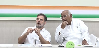 எல்லையில் பதற்றம்: காங்கிரஸ் அவசர ஆலோசனை!