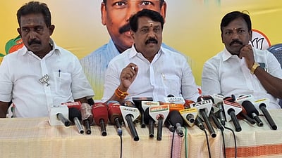 'ஓபிஎஸ் பாஜக கூட்டணியில்தான் இருக்கிறார்' - நயினார் நாகேந்திரன்