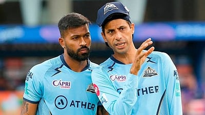 ஐபிஎல் நெறிமுறைகளை மீறிய ஹார்திக் பாண்டியா, நெஹ்ராவுக்கு அபராதம்!