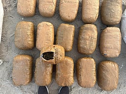 ரயில் நிலையத்தில் 8.200 கிலோ கஞ்சா பறிமுதல்