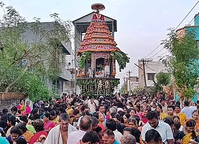 ஸ்ரீ சுந்தர வரதராஜ பெருமாள் கோயிலில் தேரோட்டம்!