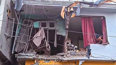 ஷெல் தாக்குதலால் வீடுகள் சேதம் - புகைப்படங்கள்