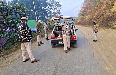 மணிப்பூரில் 3 தீவிரவாதிகள் கைது