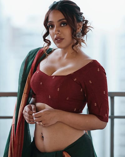 நட்சத்திரங்கள் பொறாமைப்படும் அழகு... தேவியானி சர்மா!