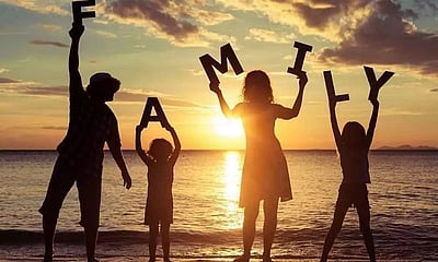 தாய் மரத்தைத் தாங்கும் விழுதுகள்!