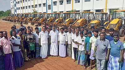 பொக்லைன் வாகன ஆபரேட்டா்கள், 
உரிமையாளா்கள் வேலைநிறுத்தம்