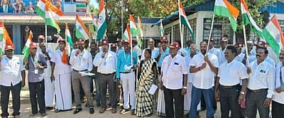 முன்னாள் படை வீரா்கள் ஆா்ப்பாட்டம்