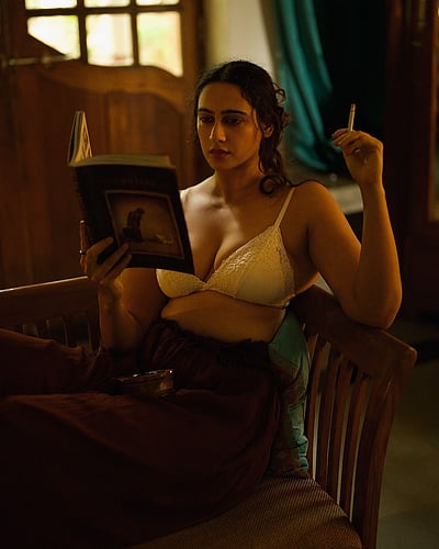 புகை நமக்குப் பகை... மேகா ஷுக்லா!