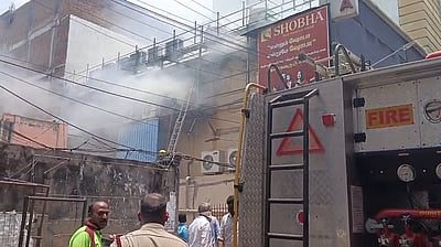தி.நகர் ரங்கநாதன் தெருவில் உள்ள துணிக்கடையில் பயங்கர தீ விபத்து!
