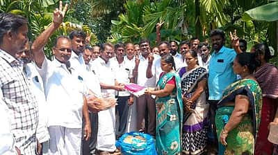 கொல்லிமலையில் 1,000 பேருக்கு நல உதவிகள்: முன்னாள் எம்எல்ஏ வழங்கினாா்