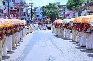 கூட்டாலுமூடு பத்ரேஸ்வரி அம்மன் கோயிலில் பால்குட ஊா்வலம்
