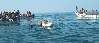 மாரியூா் கோயில் சித்திரை திருவிழா: கடலில் வலைவீசும் படலத்துடன் திருக்கல்யாணம்