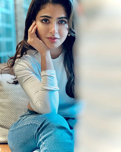 டீ- சர்ட் & ஜீன்ஸ்... ஐஸ்வர்யா மேனன்!