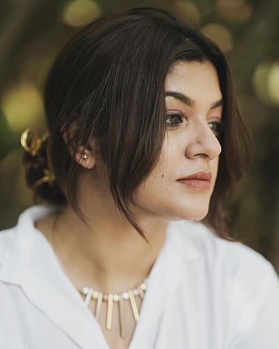 வெண்பனிச் சாரல்... அபர்ணா பாலமுரளி!