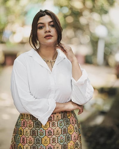 இன்பம் இங்கே... அபர்ணா பாலமுரளி!